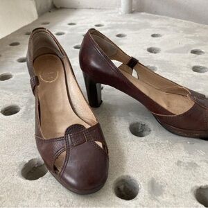 Elegant Brown Leather Heels